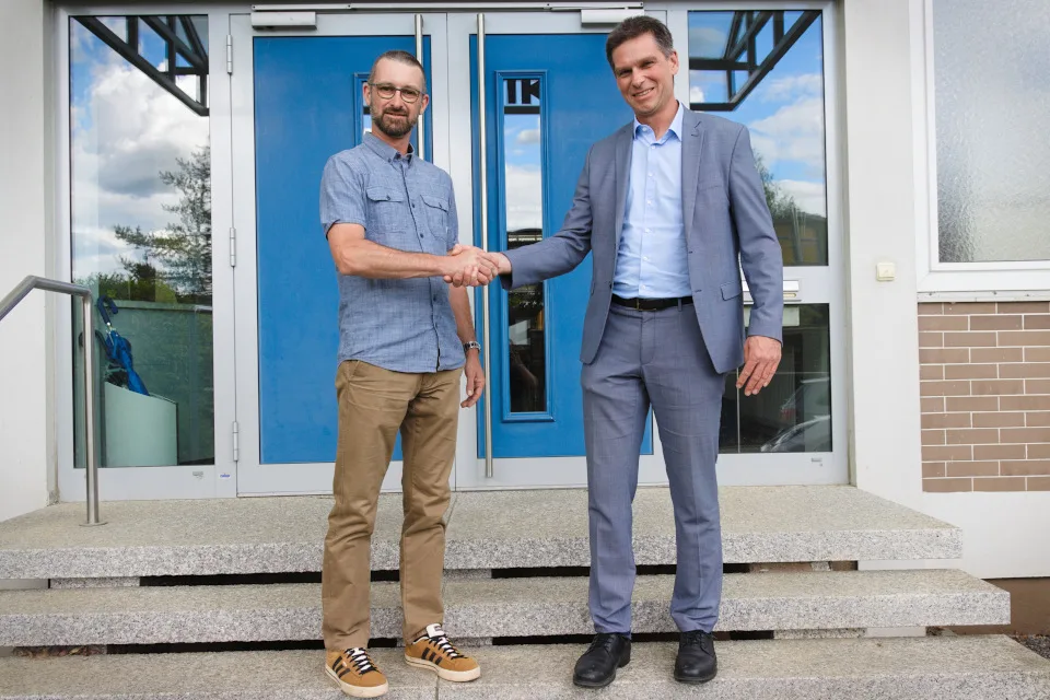 KOSIK donates to VFL Kelheim